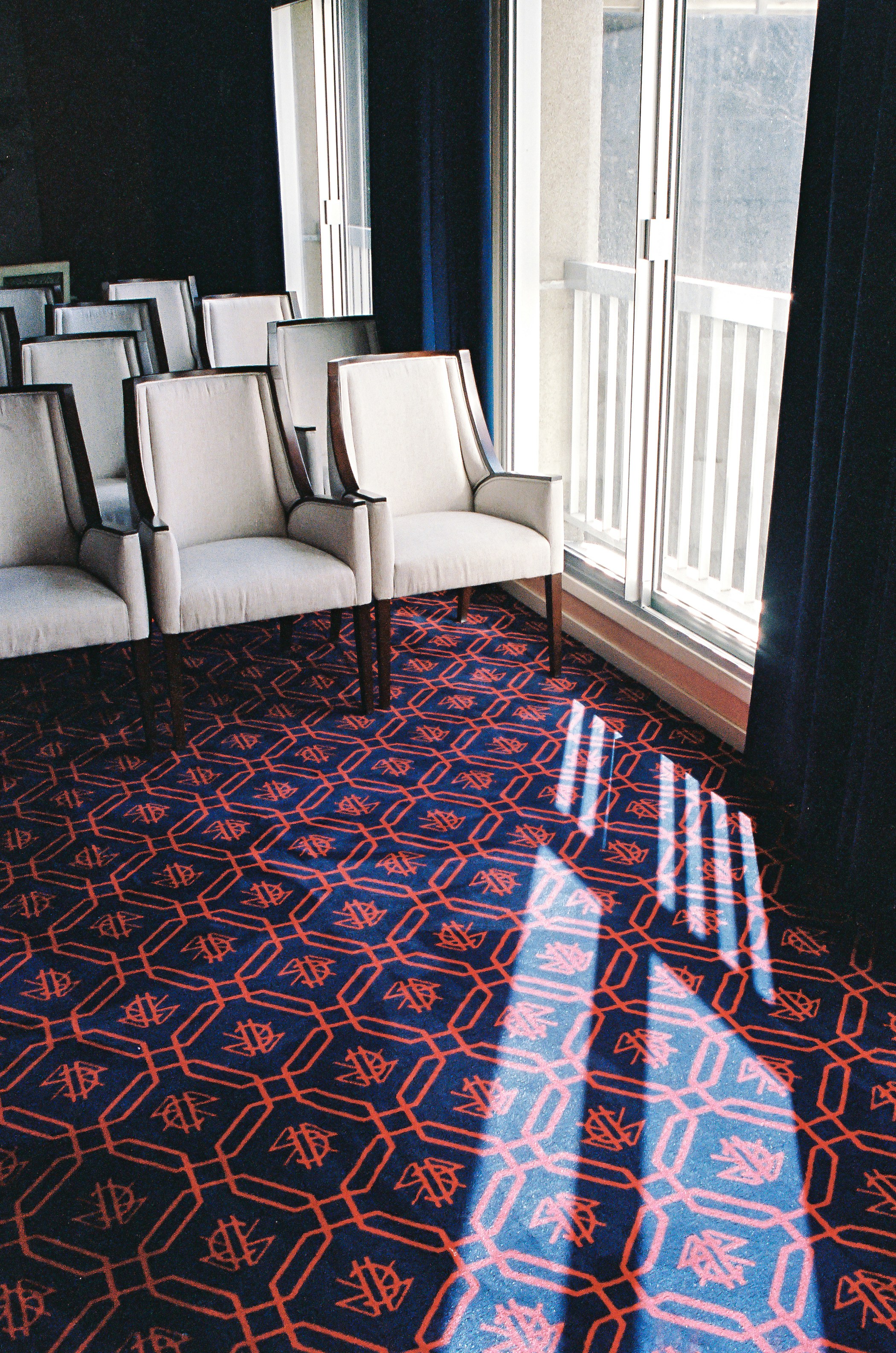 Carpets and carpet tiles